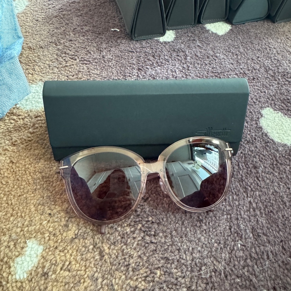 Silhouette Cap d’Ail Sunglasses
Pink frame and lens